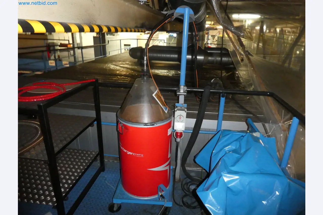 Robots, welding equipment and assembly accessories from the automotive industry-8