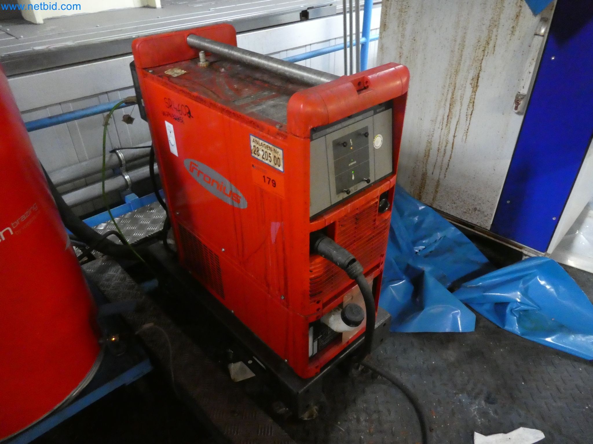 Robots, welding equipment and assembly accessories from the automotive industry-1