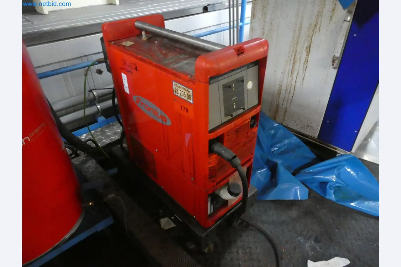 Robots, welding equipment and assembly accessories from the automotive industry-1