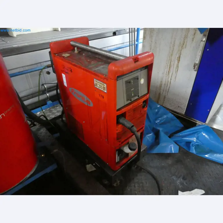 Robots, welding equipment and assembly accessories from the automotive industry-1