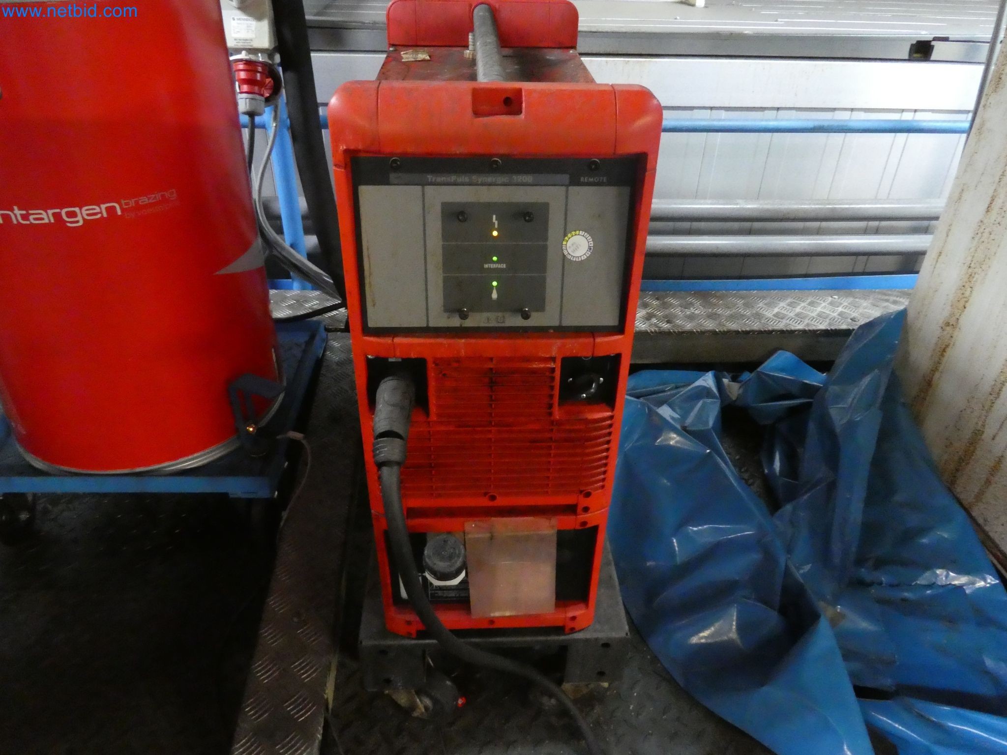 Robots, welding equipment and assembly accessories from the automotive industry-2