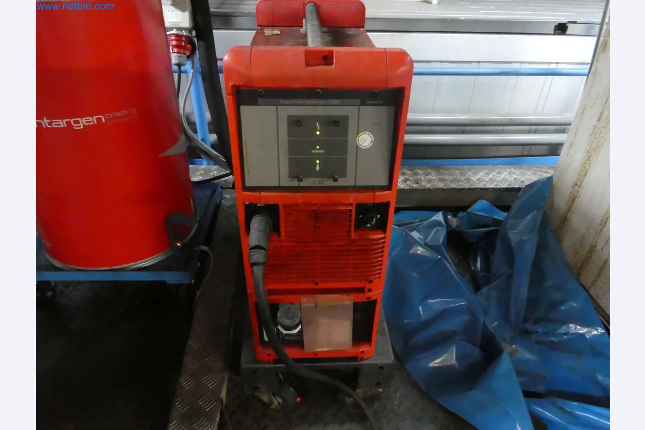 Robots, welding equipment and assembly accessories from the automotive industry-2