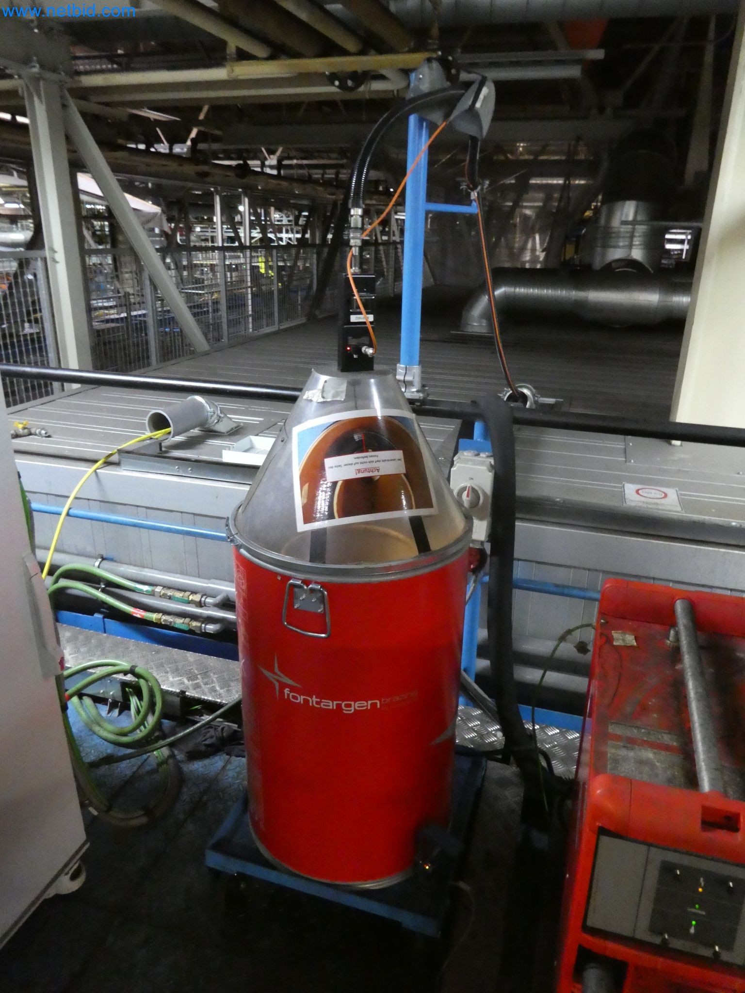 Robots, welding equipment and assembly accessories from the automotive industry-3