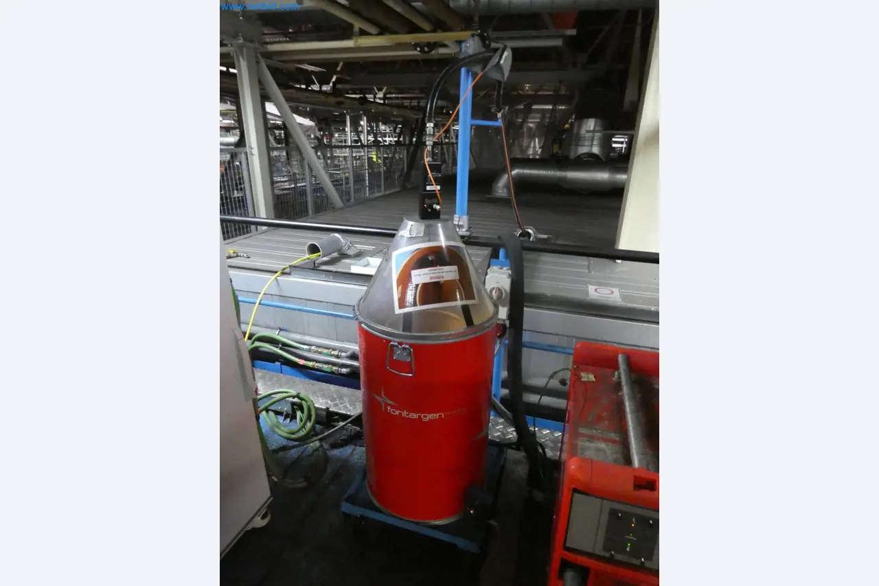 Robots, welding equipment and assembly accessories from the automotive industry-3