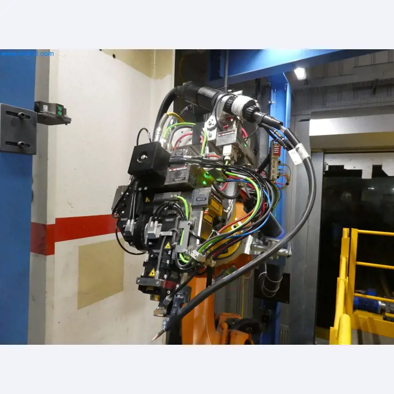Robots, welding equipment and assembly accessories from the automotive industry-4