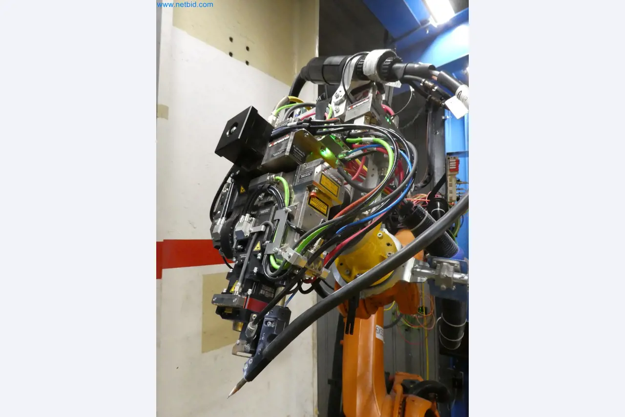 Robots, welding equipment and assembly accessories from the automotive industry-6