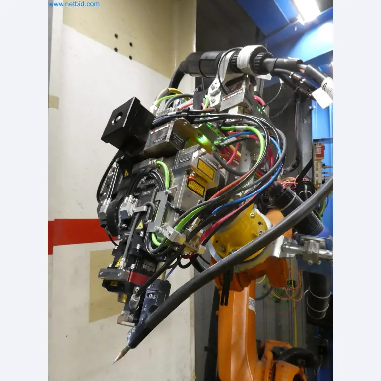 Robots, welding equipment and assembly accessories from the automotive industry-6