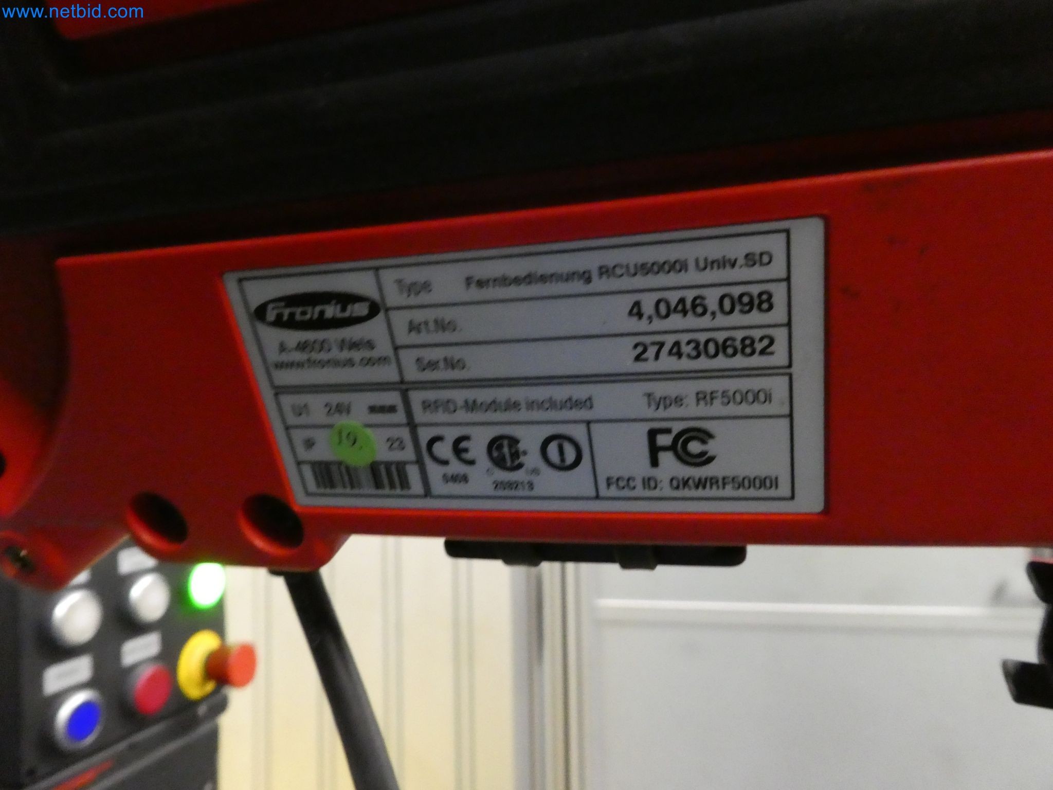 Robots, welding equipment and assembly accessories from the automotive industry-8