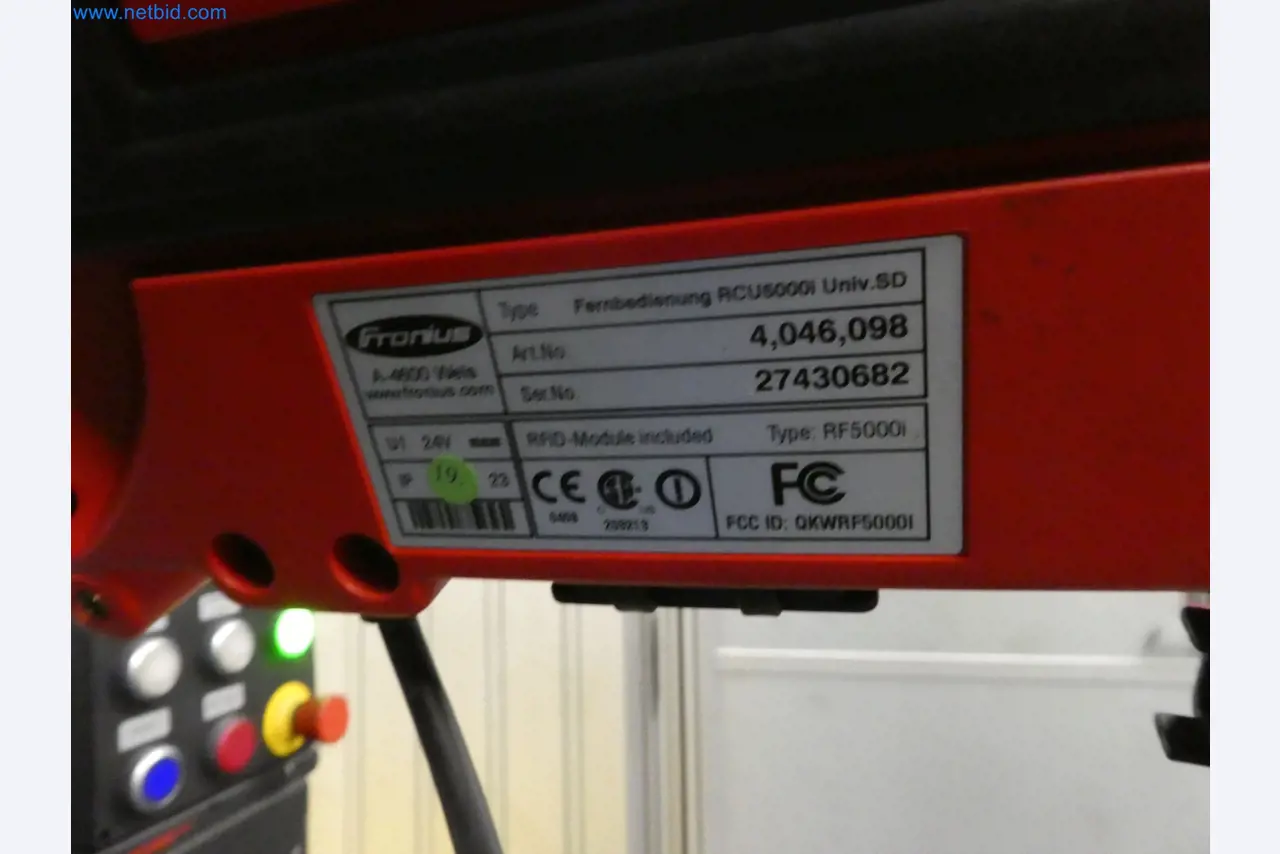 Robots, welding equipment and assembly accessories from the automotive industry-8