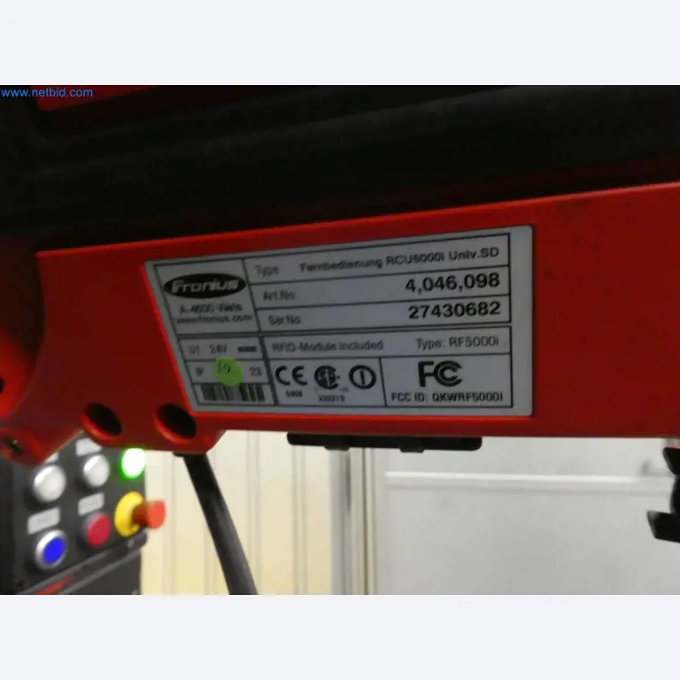 Robots, welding equipment and assembly accessories from the automotive industry-8