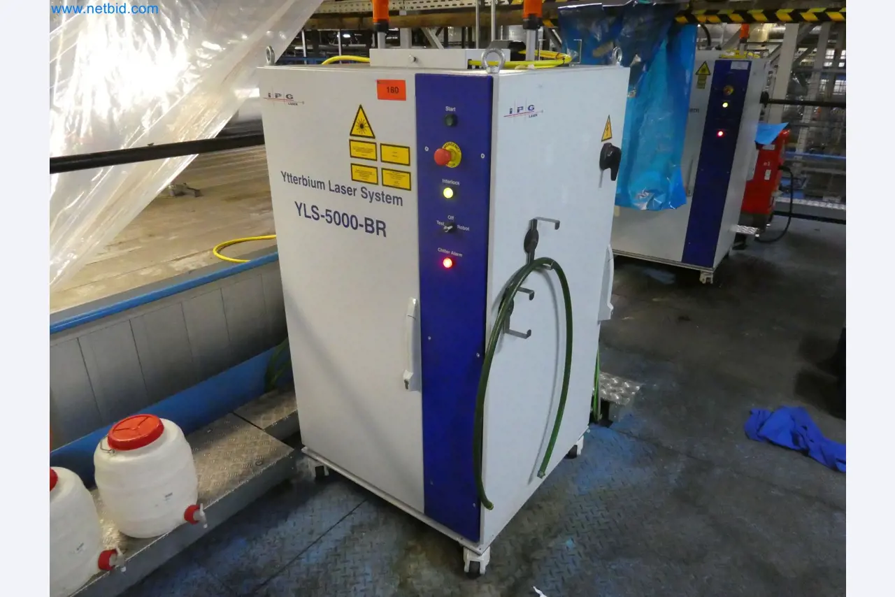 Robots, welding equipment and assembly accessories from the automotive industry-1