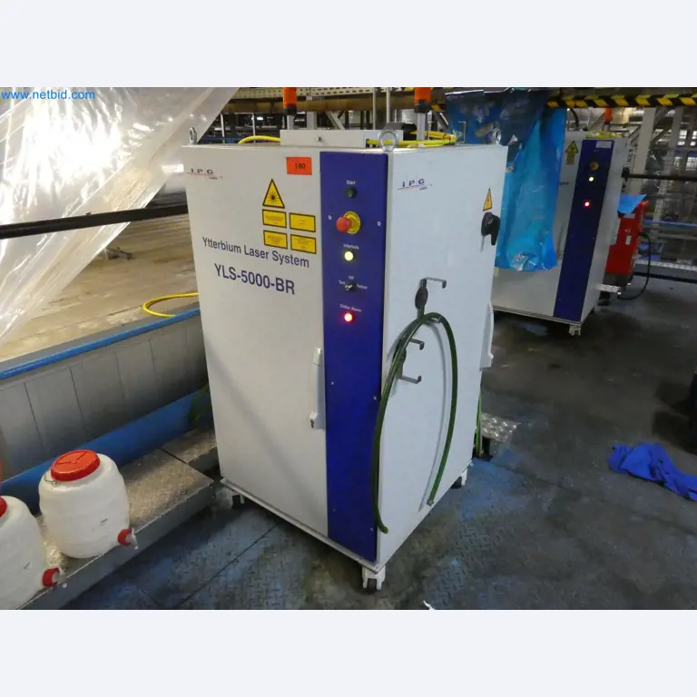 Robots, welding equipment and assembly accessories from the automotive industry-1