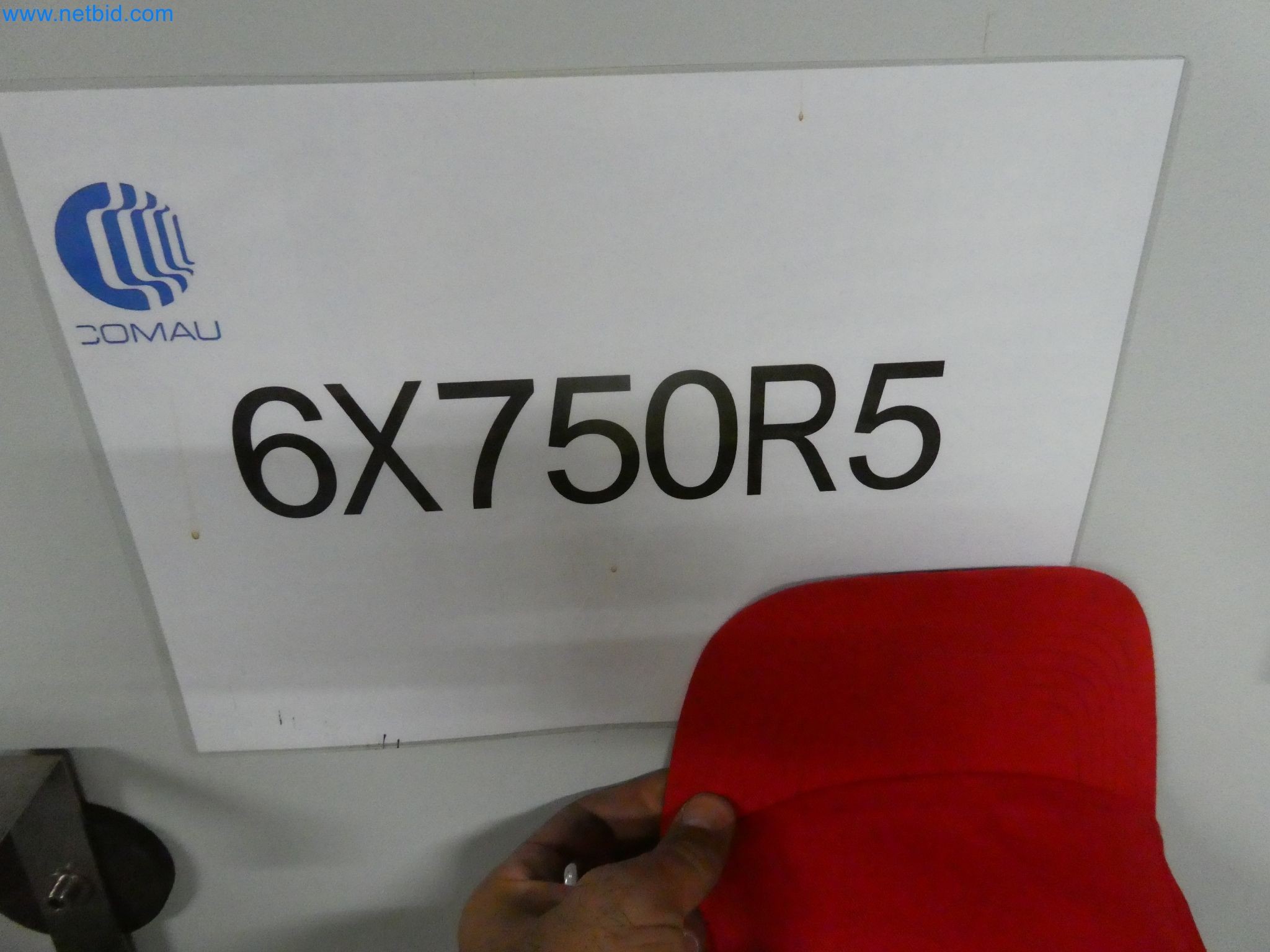 Robots, welding equipment and assembly accessories from the automotive industry-2