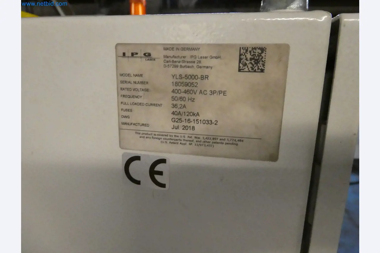 Robots, welding equipment and assembly accessories from the automotive industry-3