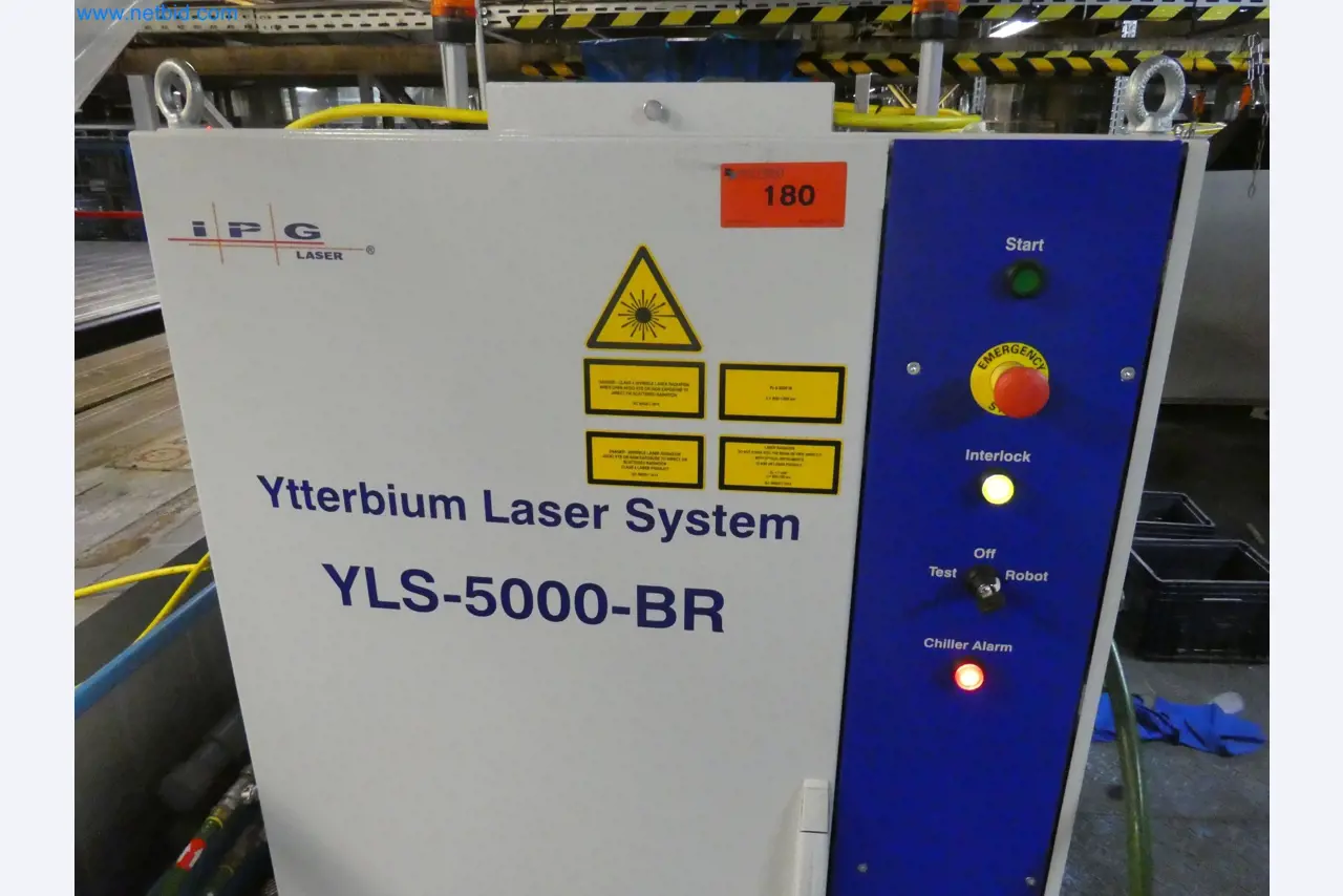 Robots, welding equipment and assembly accessories from the automotive industry-4