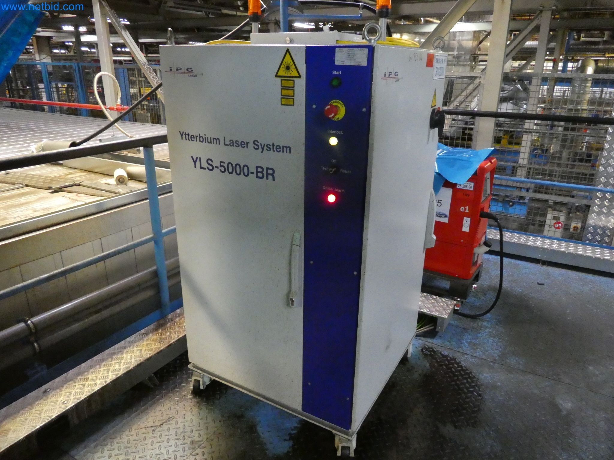 Robots, welding equipment and assembly accessories from the automotive industry-1