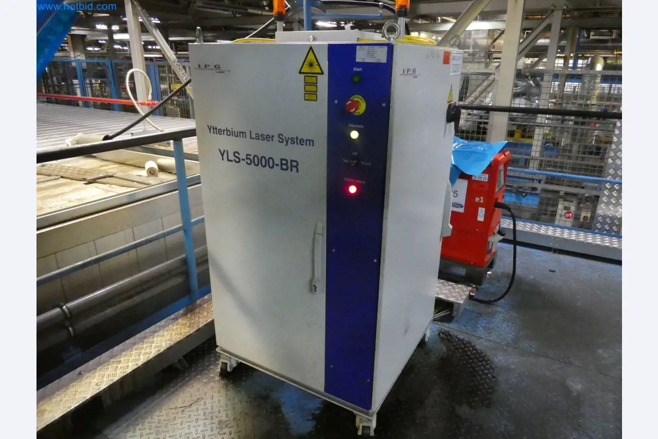 Robots, welding equipment and assembly accessories from the automotive industry-1