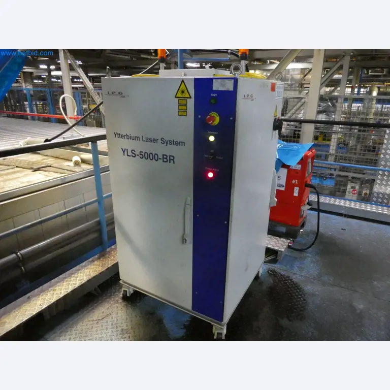 Robots, welding equipment and assembly accessories from the automotive industry-1