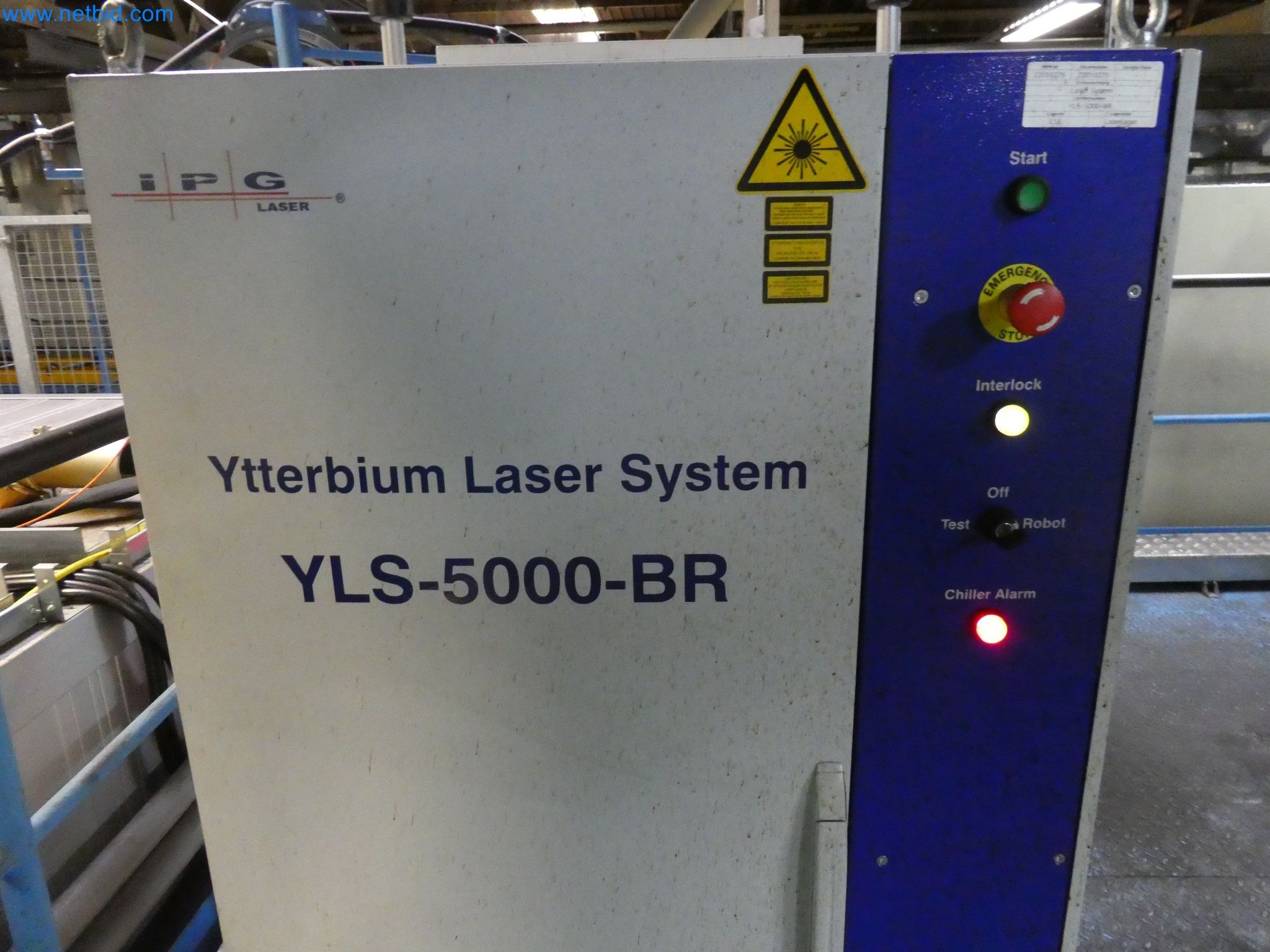 Robots, welding equipment and assembly accessories from the automotive industry-4