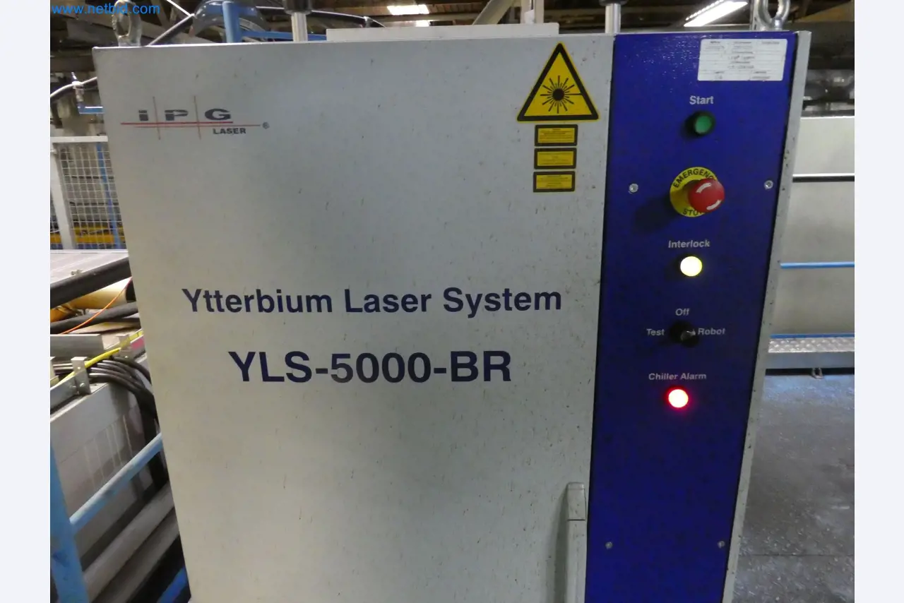 Robots, welding equipment and assembly accessories from the automotive industry-4