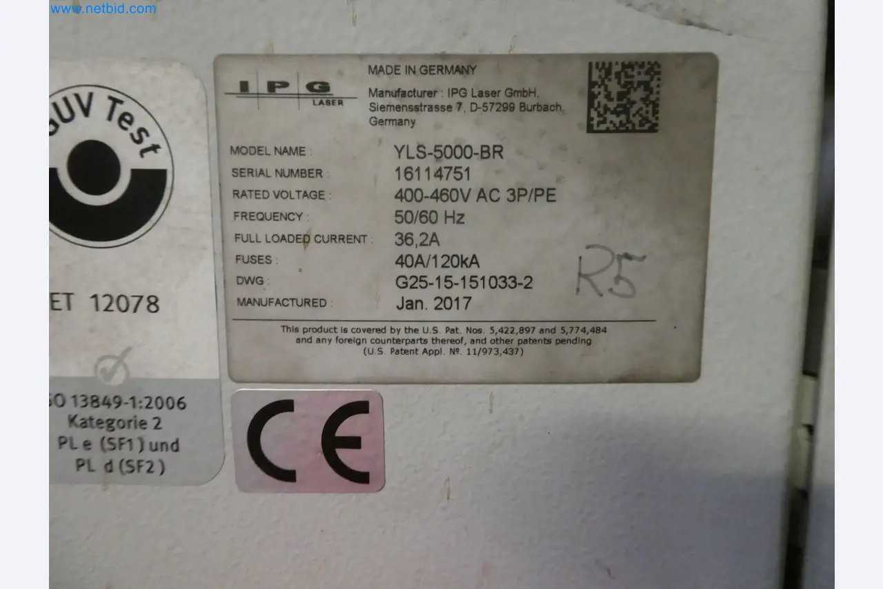 Robots, welding equipment and assembly accessories from the automotive industry-5