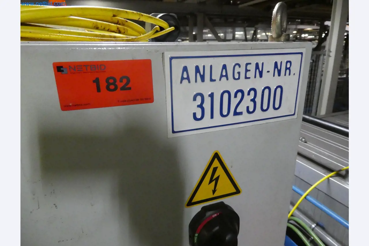 Robots, welding equipment and assembly accessories from the automotive industry-1