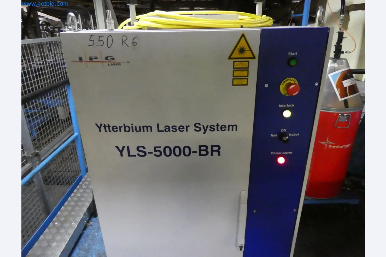 Robots, welding equipment and assembly accessories from the automotive industry-2