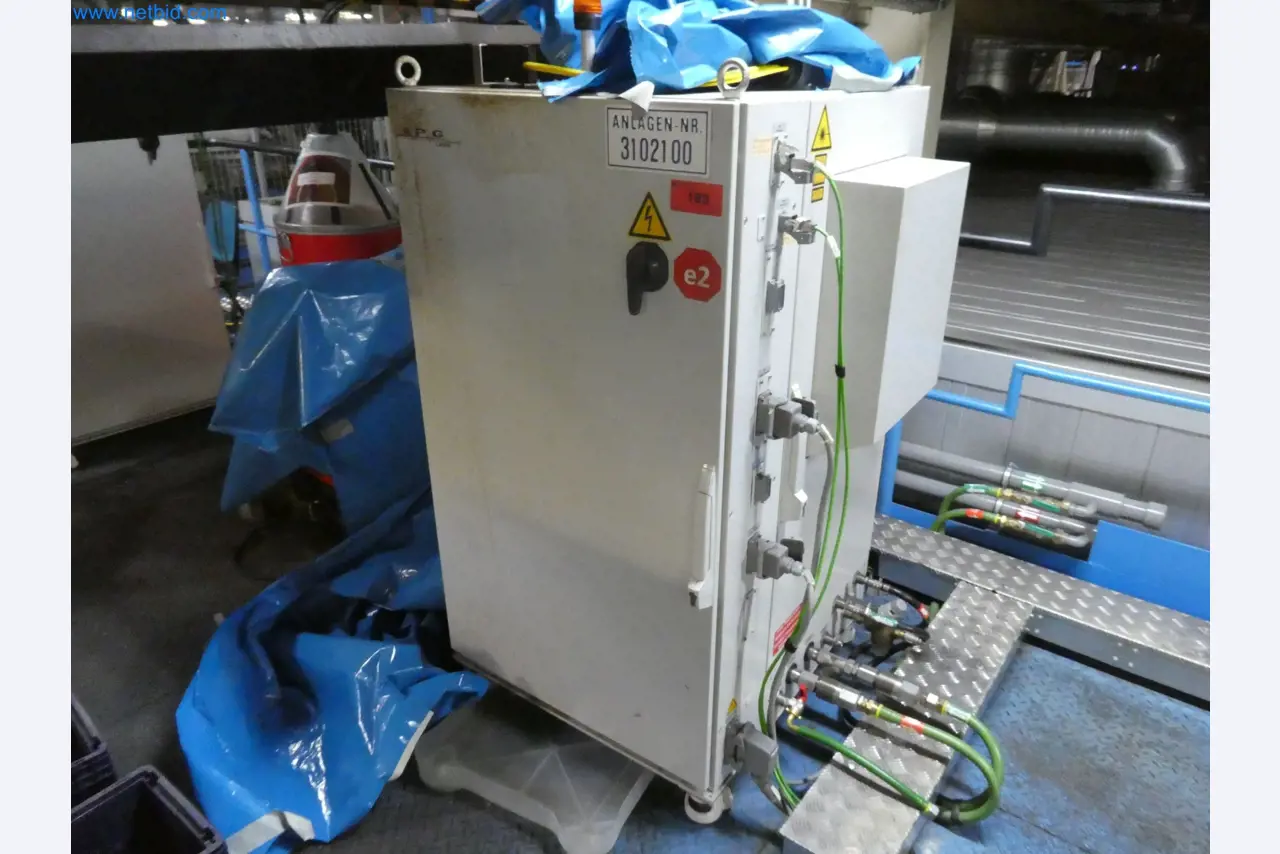 Robots, welding equipment and assembly accessories from the automotive industry-2