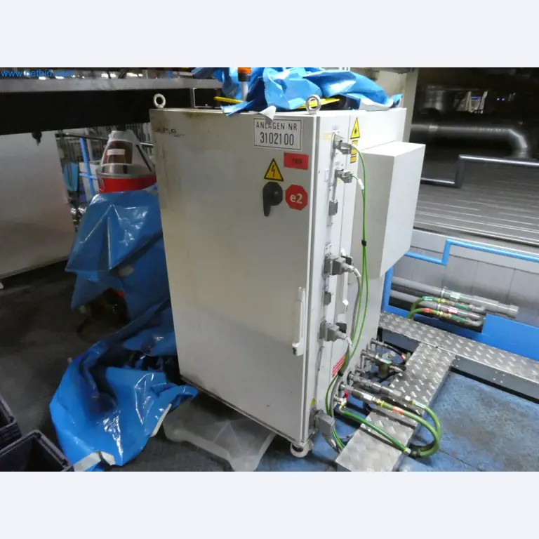 Robots, welding equipment and assembly accessories from the automotive industry-2