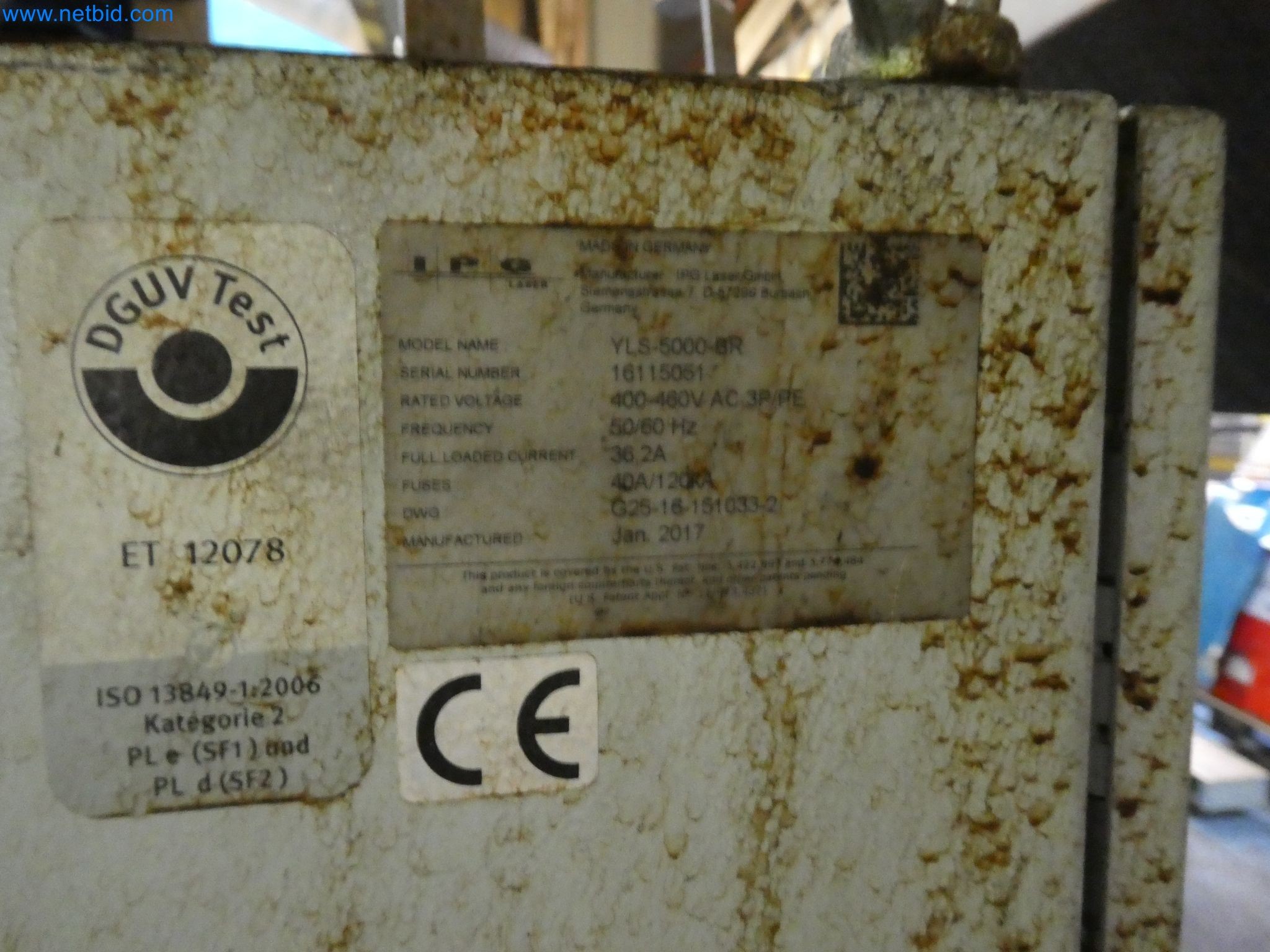 Robots, welding equipment and assembly accessories from the automotive industry-3