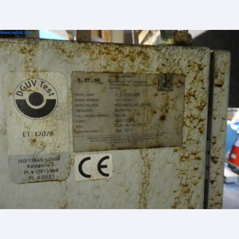 Robots, welding equipment and assembly accessories from the automotive industry-3