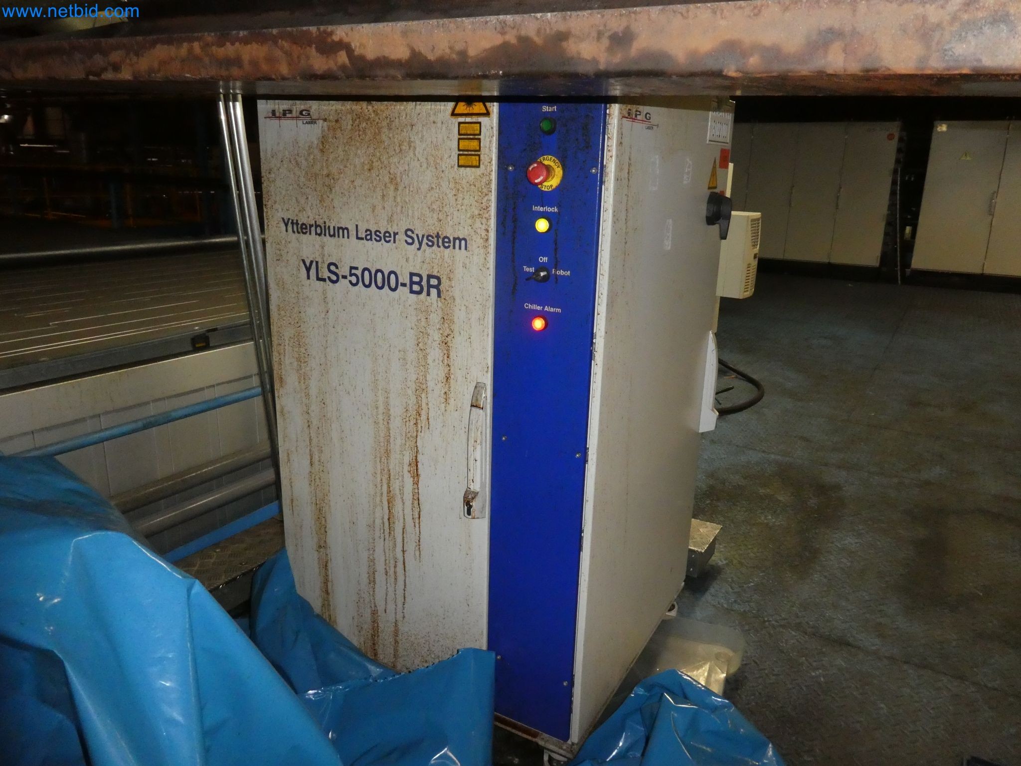 Robots, welding equipment and assembly accessories from the automotive industry-4