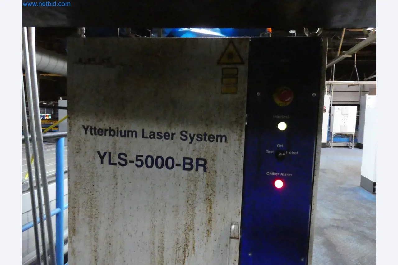 Robots, welding equipment and assembly accessories from the automotive industry-5