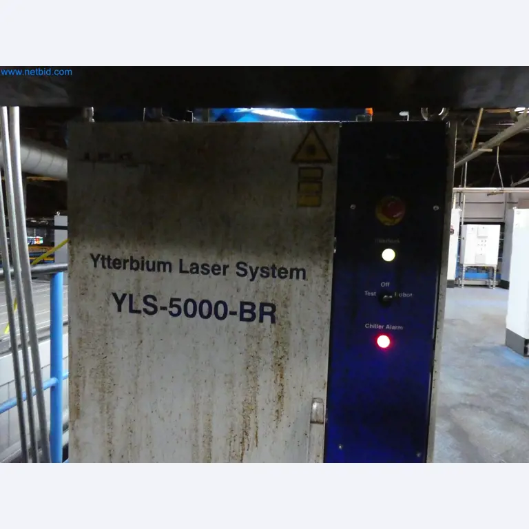 Robots, welding equipment and assembly accessories from the automotive industry-5