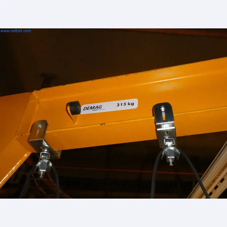 Robots, welding equipment and assembly accessories from the automotive industry-2