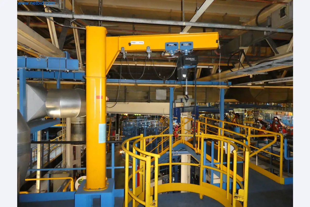 Robots, welding equipment and assembly accessories from the automotive industry-4