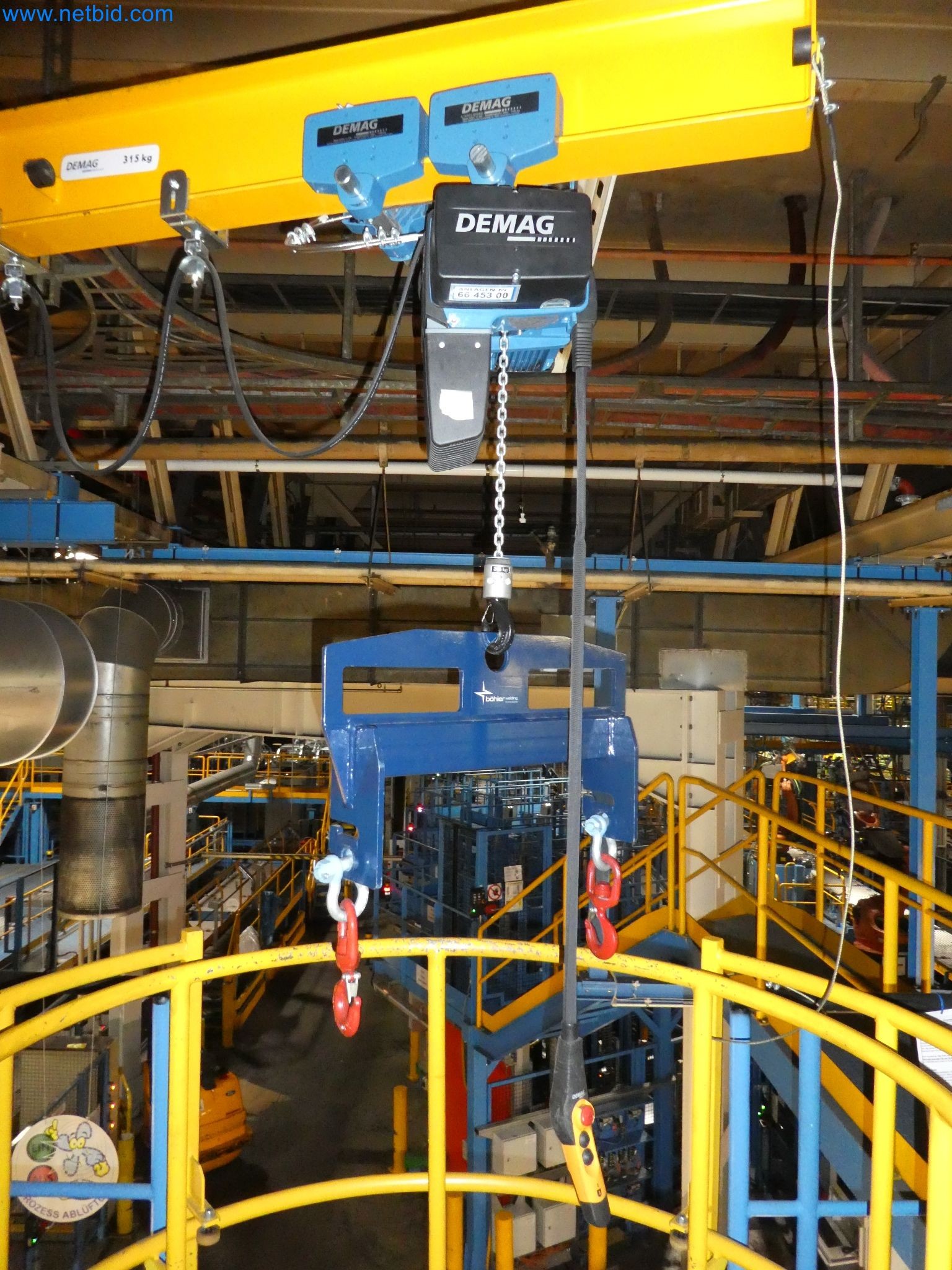 Robots, welding equipment and assembly accessories from the automotive industry-5