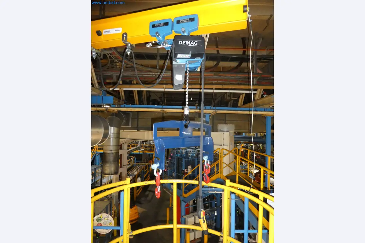 Robots, welding equipment and assembly accessories from the automotive industry-5