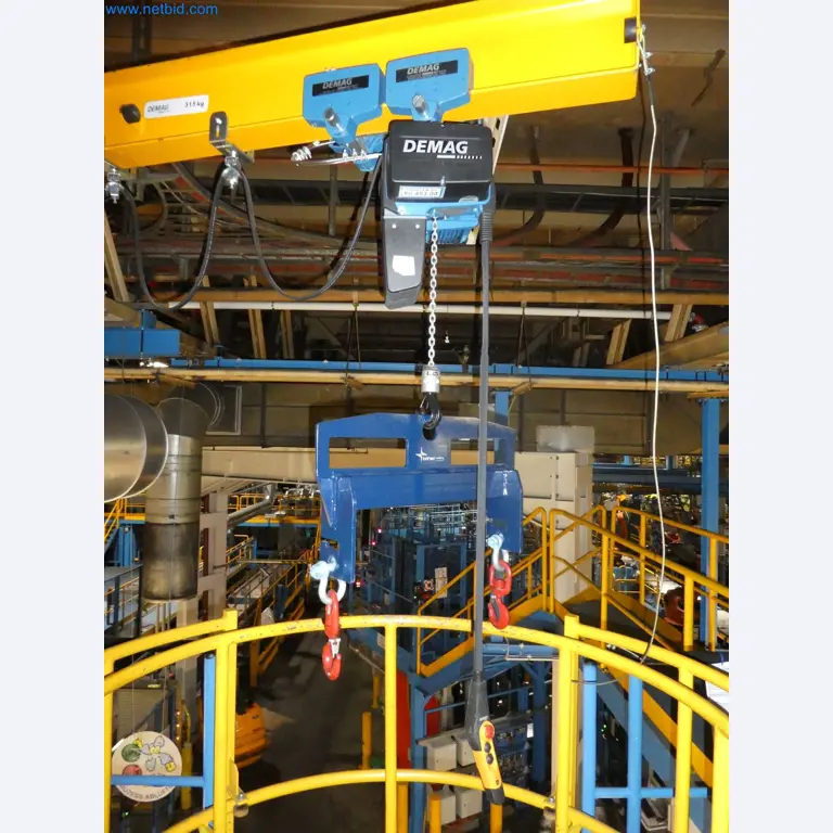 Robots, welding equipment and assembly accessories from the automotive industry-5