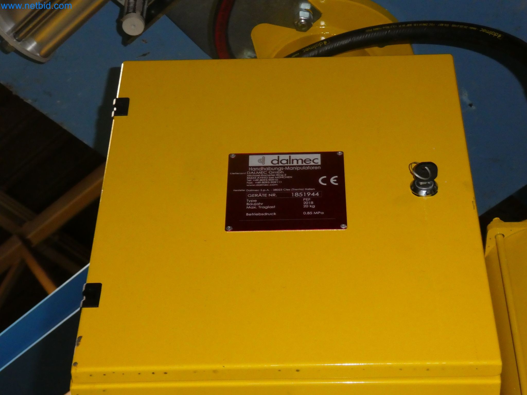 Robots, welding equipment and assembly accessories from the automotive industry-2