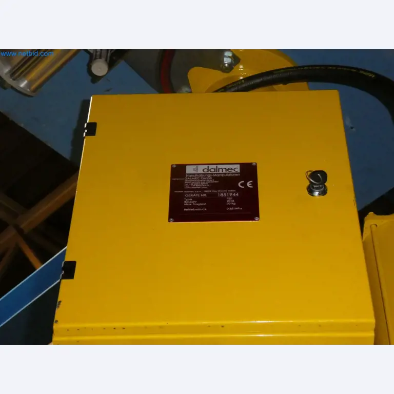 Robots, welding equipment and assembly accessories from the automotive industry-2