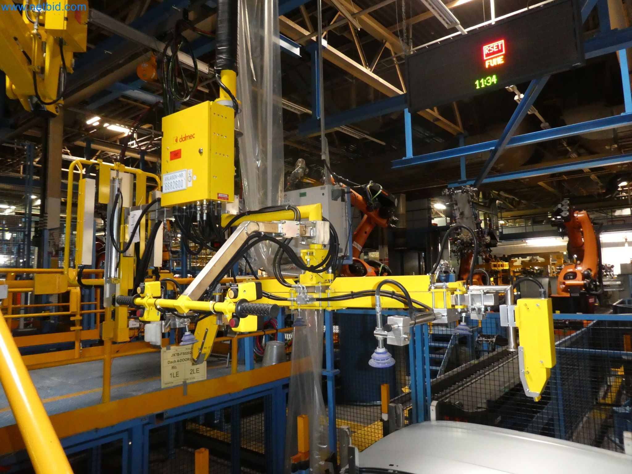 Robots, welding equipment and assembly accessories from the automotive industry-3