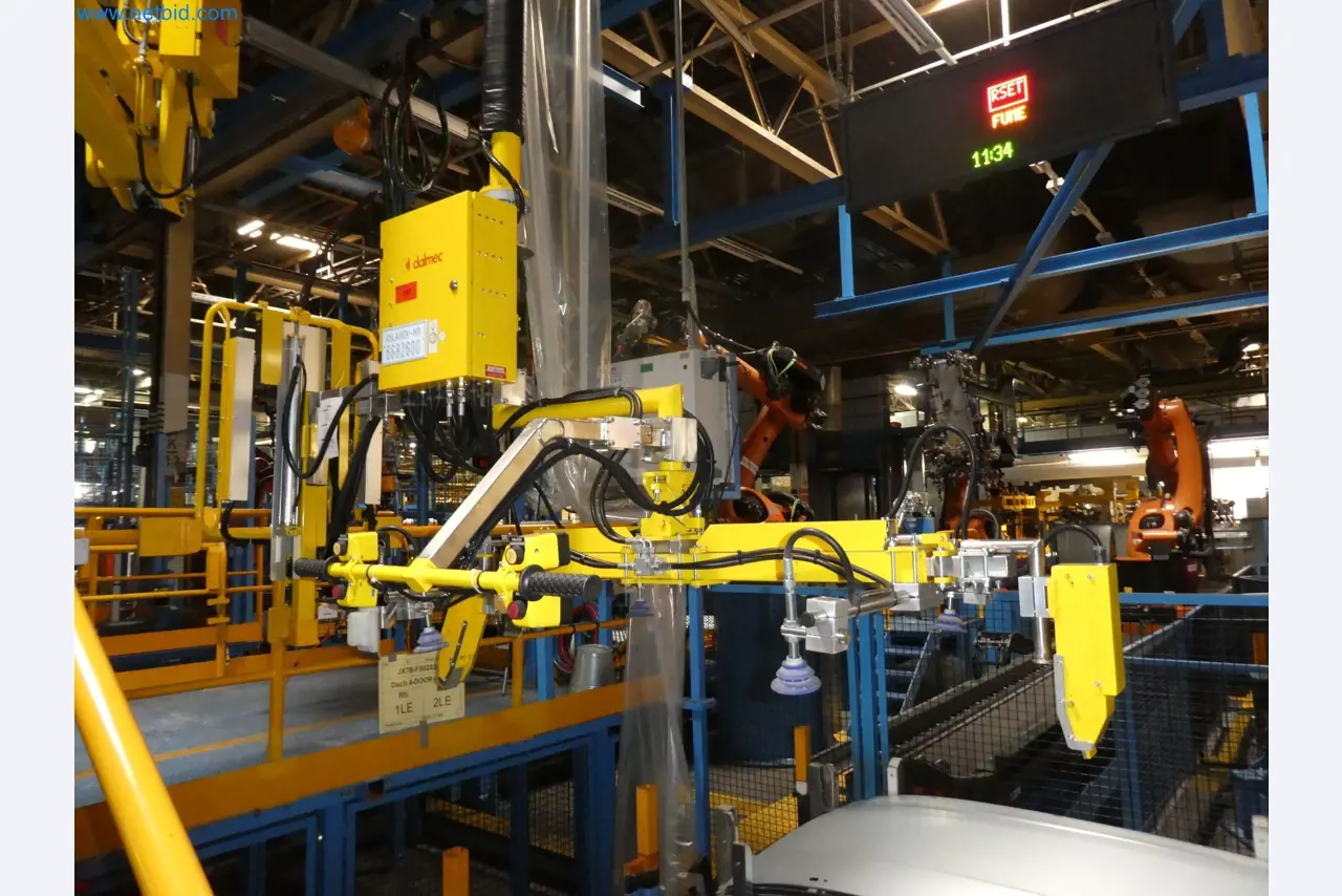 Robots, welding equipment and assembly accessories from the automotive industry-3