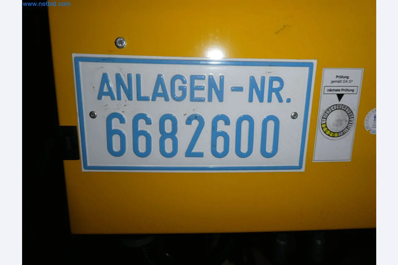 Robots, welding equipment and assembly accessories from the automotive industry-4