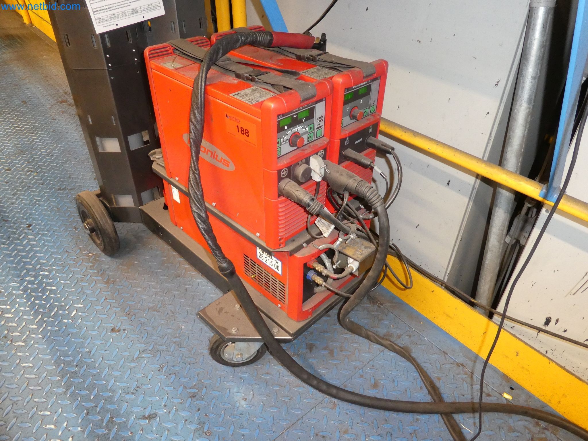 Robots, welding equipment and assembly accessories from the automotive industry-1