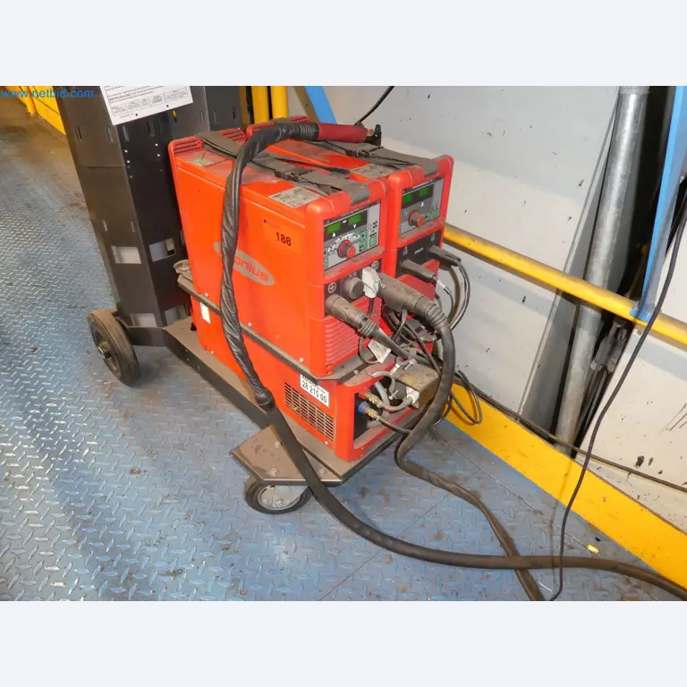 Robots, welding equipment and assembly accessories from the automotive industry-1