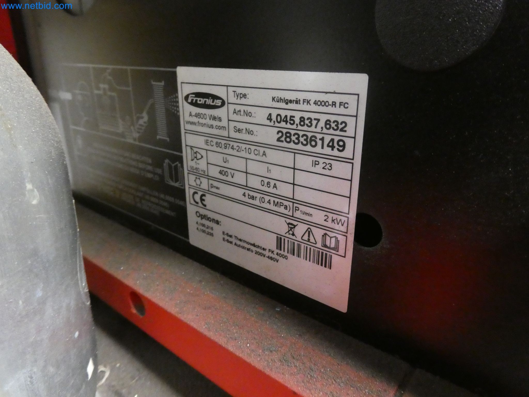 Robots, welding equipment and assembly accessories from the automotive industry-2