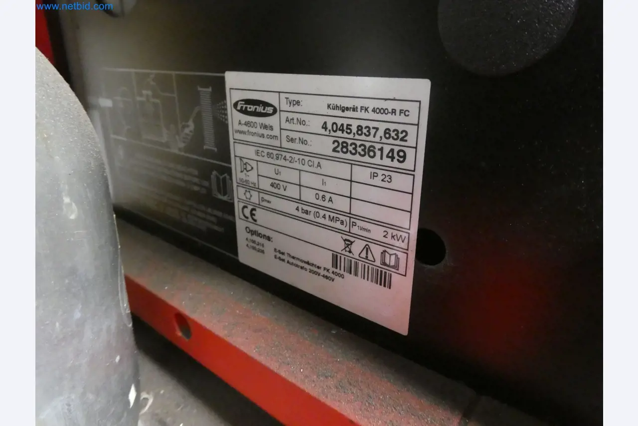 Robots, welding equipment and assembly accessories from the automotive industry-2