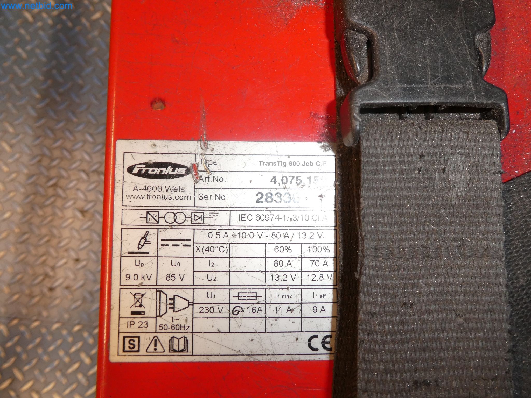 Robots, welding equipment and assembly accessories from the automotive industry-3