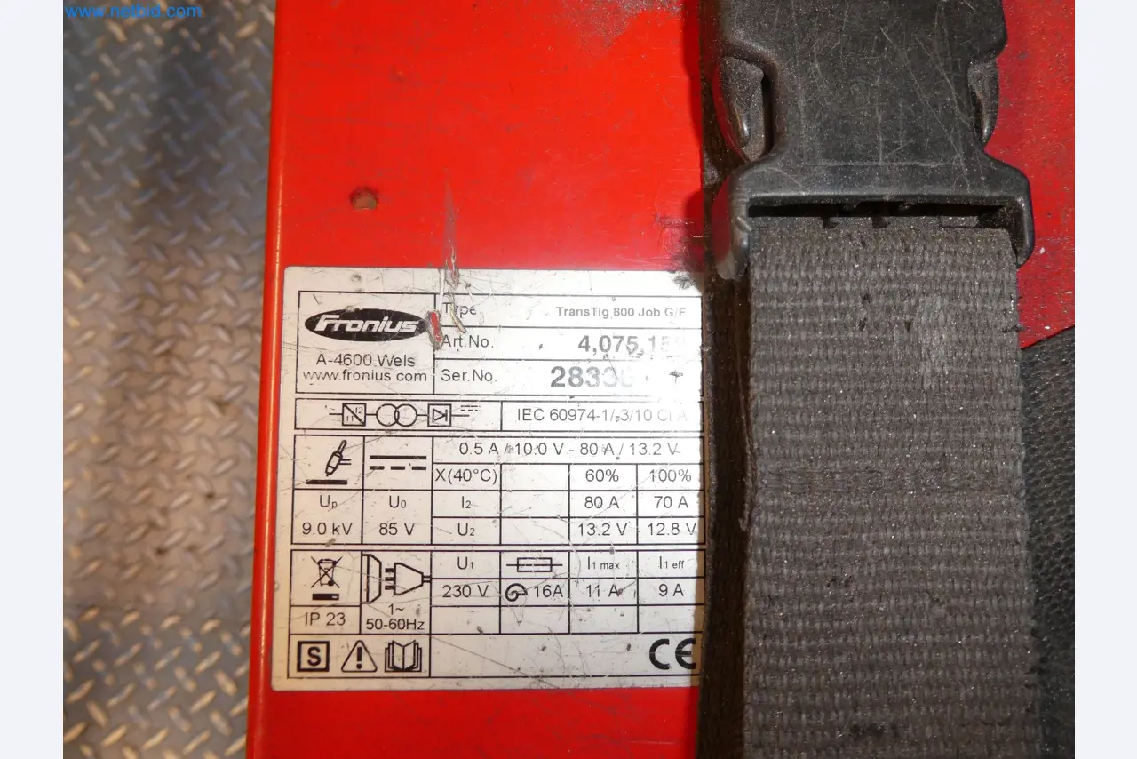 Robots, welding equipment and assembly accessories from the automotive industry-3